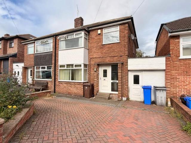 Vicarage Crescent, Grenoside. 3 bed semi detached house to rent £1,100 pcm £254 pw