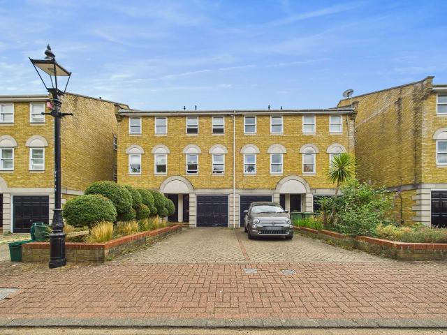 Vicarage Drive, Beckenham, Kent BR3, 1 bed flat to rent, £1,500 pcm | PrimeLocation