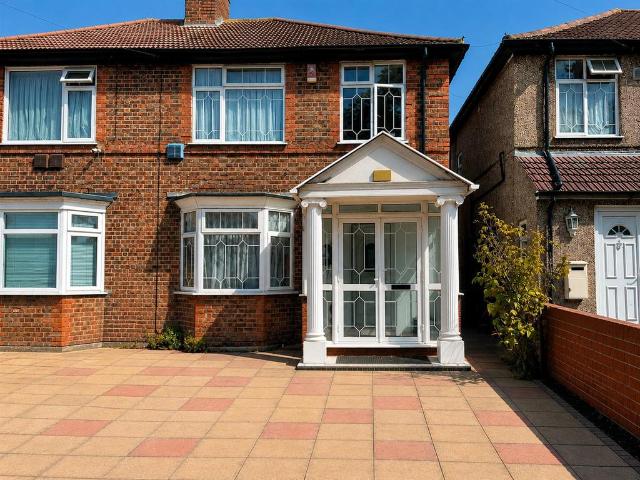 Vicarage Farm Road, Hounslow TW5 3 bed semi detached house to rent £2,600 pcm £600 pw