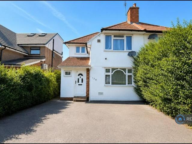 Vicarage Farm Road, Hounslow, TW5 5 bed semi detached house to rent £3,450 pcm £796 pw