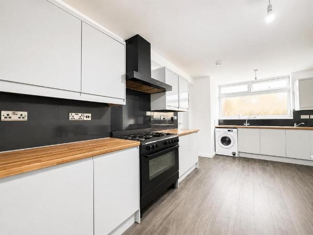 Vicarage Farm Road, Hounslow TW5 5 bed semi detached house to rent £3,700 pcm £854 pw