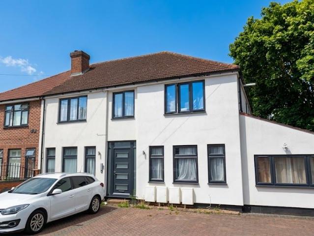 Vicarage Farm Road, Hounslow TW3, 2 bed flat to rent, £1,799 pcm | PrimeLocation