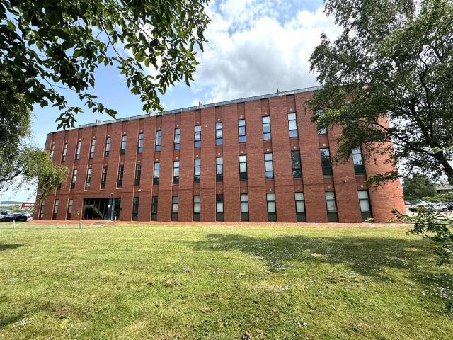Vicarage Farm Road, Peterborough PE1 2 bed apartment to rent £825 pcm £190 pw