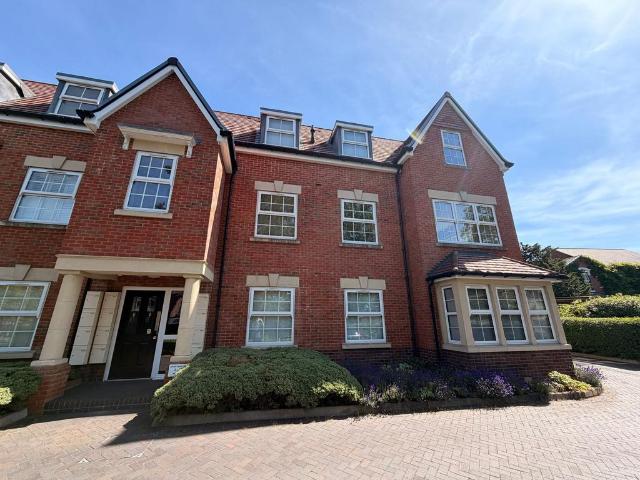 Vicarage Gardens, Sutton Coldfield, B76 2 bed apartment to rent £1,000 pcm £231 pw