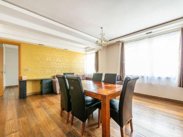 Vicarage Gate, Kensington, London, W8 2 bed flat to rent £3,445 pcm £795 pw