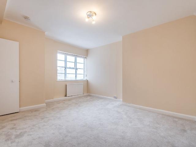 Vicarage Gate, London W8, 2 bed flat to rent, £3,250 pcm | PrimeLocation