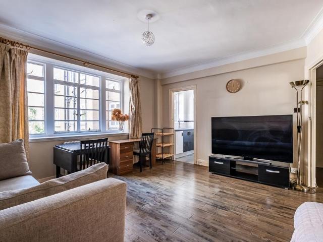 Vicarage Gate London W8 Studio to rent £2,200 pcm £508 pw