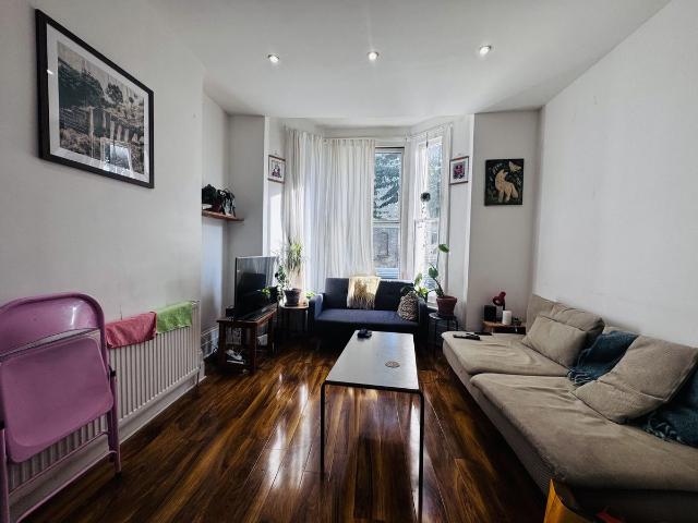Vicarage Grove, London SE5, 3 bed flat to rent, £3,100 pcm | PrimeLocation