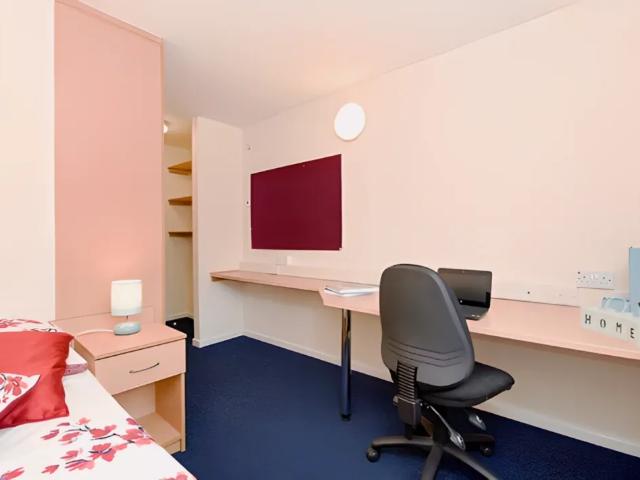 Vicarage Hill, Wrexham LL13, 1 bed flat to rent, £533 pcm | PrimeLocation