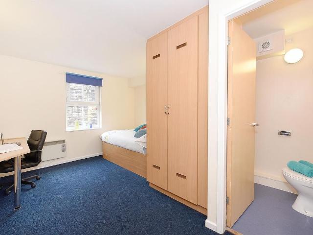 Vicarage Hill, Wrexham LL13, 1 bed flat to rent, £698 pcm | PrimeLocation