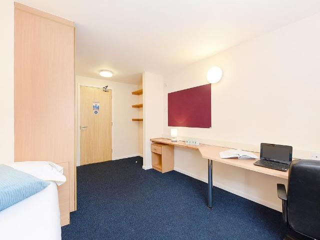 Vicarage Hill, Wrexham LL13, 1 bed flat to rent, £698 pcm | PrimeLocation