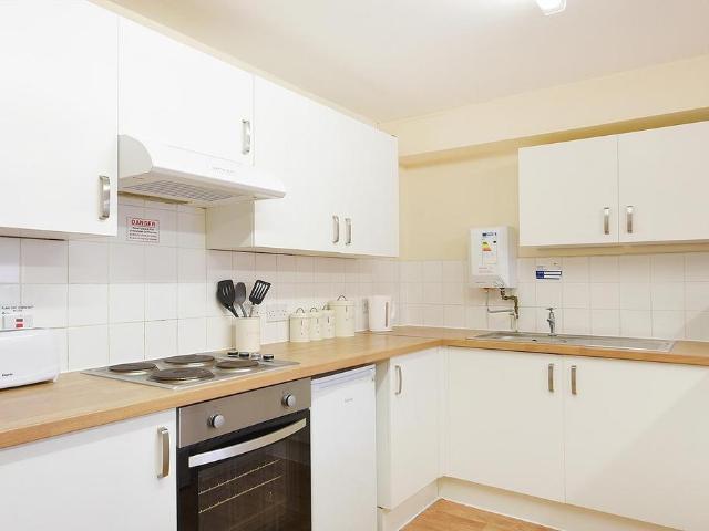 Vicarage Hill, Wrexham LL13 1 bed in a flat share to rent £698 pcm £161 pw