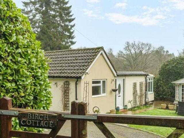 Vicarage Lane, Haslemere, 2 Bedroom Detached