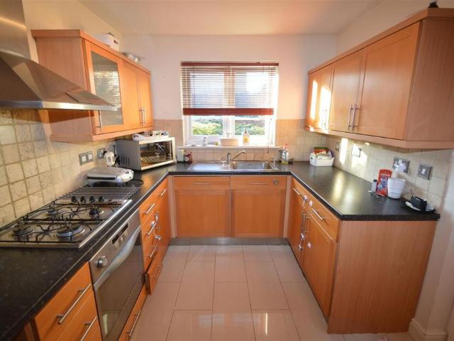 Vicarage Lane, London, E6 3 bed house to rent £2,300 pcm £531 pw