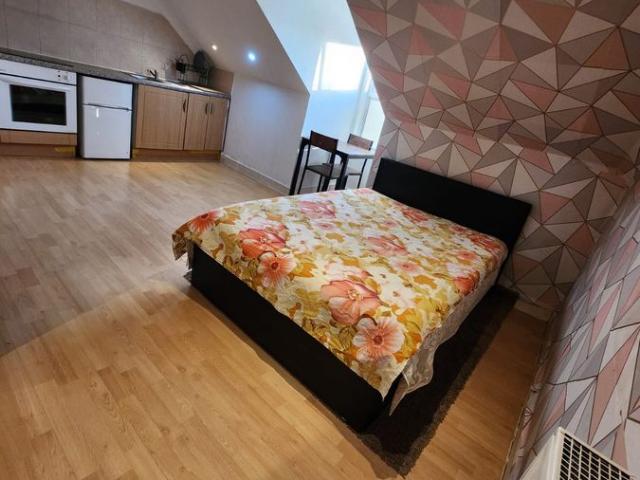 Vicarage Lane, London, London E15, Studio to rent, £1,300 pcm | PrimeLocation