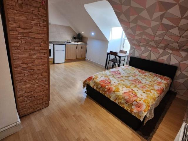 Vicarage Lane, London, London E15, Studio to rent, £1,300 pcm | PrimeLocation