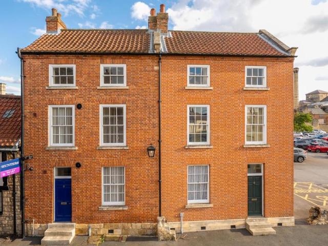 Vicarage Lane, Tadcaster 3 bed terraced house to rent £895 pcm £207 pw