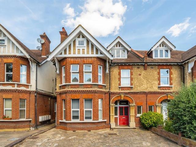 Vicarage Road, Hampton Wick KT1, 2 bed flat to rent, £2,595 pcm | PrimeLocation