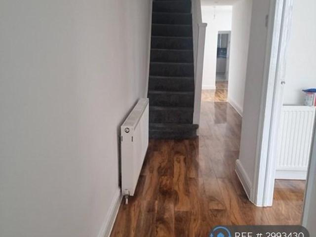 Vicarage Road, London, E10 5 bed semi detached house to rent £3,850 pcm £888 pw