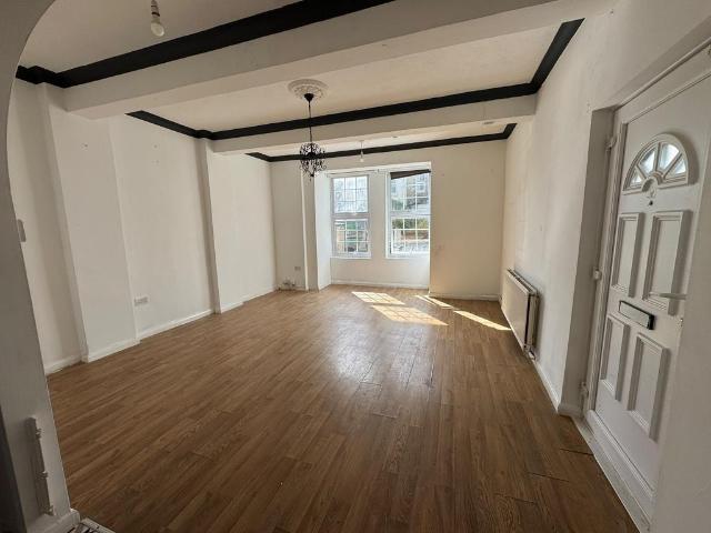 Vicarage Road, Strood ME2 3 bed house to rent £1,300 pcm £300 pw