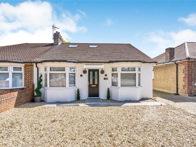 Vicarage Road, Sunbury on Thames. 4 bed bungalow to rent £3,150 pcm £727 pw