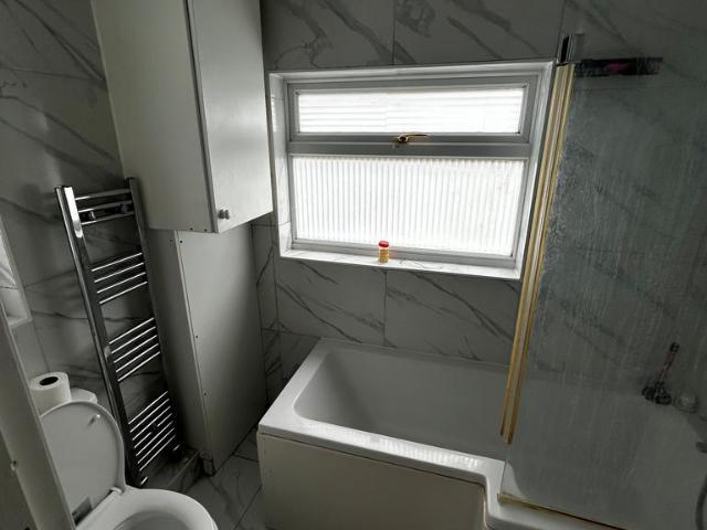 Vicarage Road, SUTTON, SM1 3 bed house to rent £2,100 pcm £485 pw