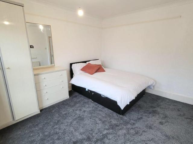 Vicarage Road, WATFORD, WD18 House share to rent £800 pcm £185 pw