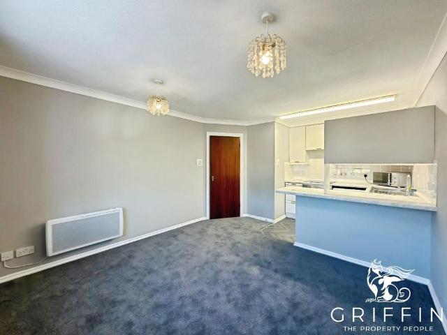 Vicarage Square, Grays, RM17