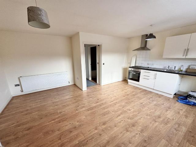 Vicars Court, 10 Vicars Court, Clipstone NG21, 2 bed flat to rent, £650 pcm | PrimeLocation