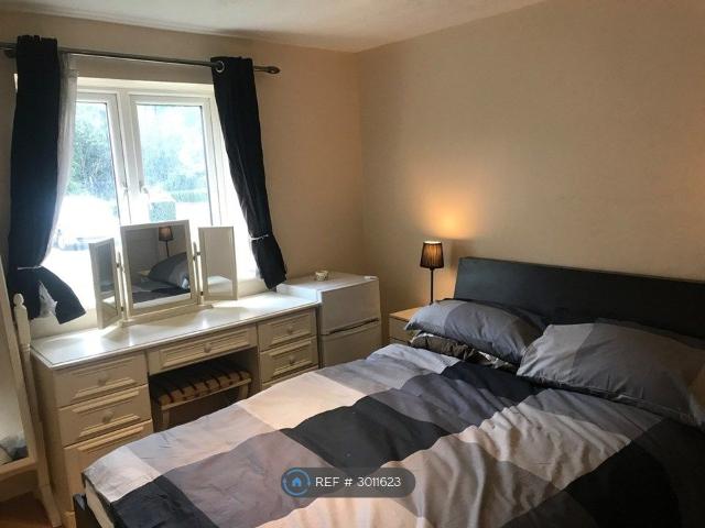 Vicars Bridge Close, Wembley HA0, 3 bed flat to rent, £2,200 pcm | PrimeLocation