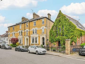 Vicars Moor Lane, London, N21 1 bed flat to rent £1,675 pcm £387 pw