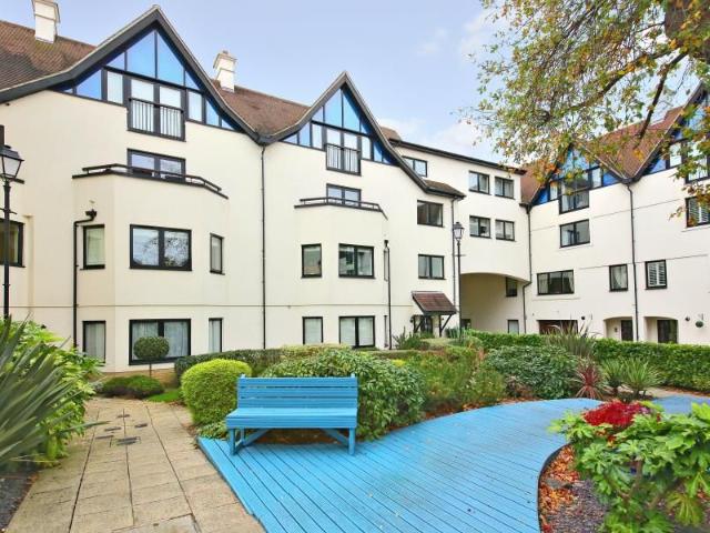 Viceroy Court, Northwood HA6, 3 bed flat to rent, £3,150 pcm | PrimeLocation