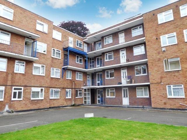 Viceroy Court, High Street South, Dunstable, Bedfordshire LU6, 2 bed flat to rent, £1,200 pcm | PrimeLocation