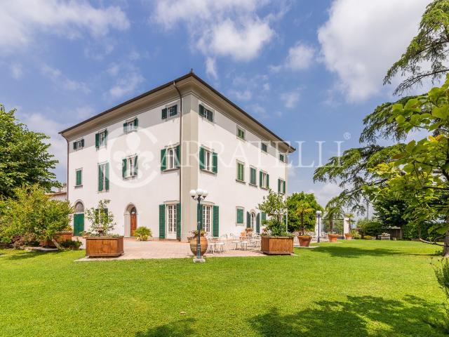 Vicino alla città di Pistoia Villa neoclassica di circa 1500. 1500m² Quarrata