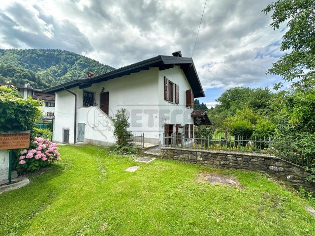 Vicolo San Giacomo 2 7 vani 203mq