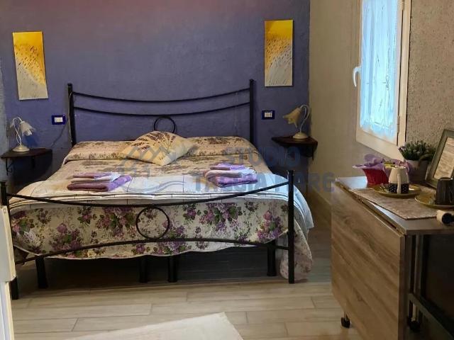 VICOLO SCAREA 1 12 vani 360mq