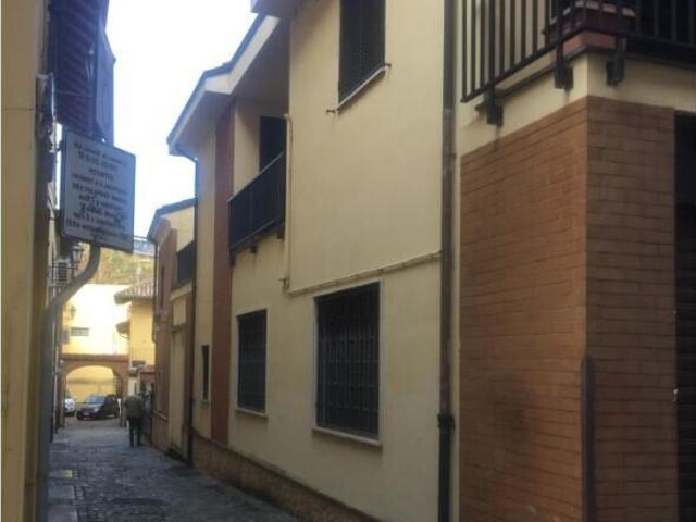 Vicolo Pompeo Campi 1 8 vani 433mq