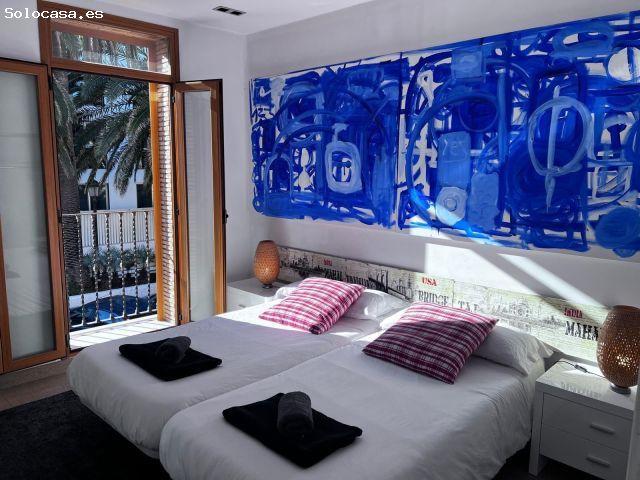 Vida mediterránea junto al mar: casa adosada con jardín y piscina en Valencia