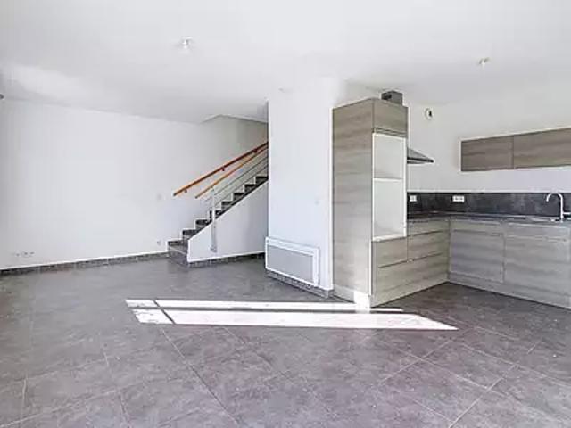 Vidauban 83550 Location appartement 3 pièces t3 au dernier étage parking