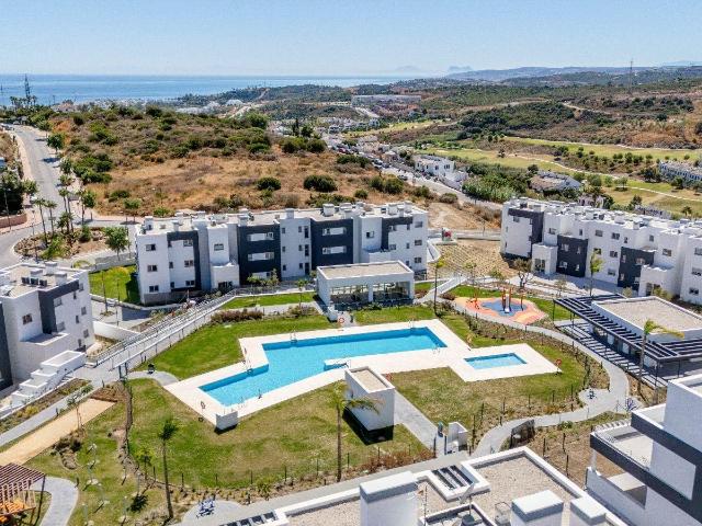 Video tour: Situado en una ubicación inmejorable, a solo 2 m. 120m² Estepona