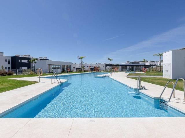 Video tour: Situado en una ubicación inmejorable, a solo 2 m. 120m² Estepona