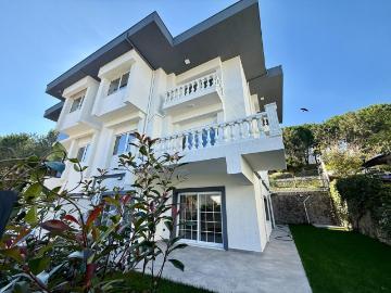 Çengelköy Yeşillikler İçerisinde Site İçi Masrafsız 300 M² Villa