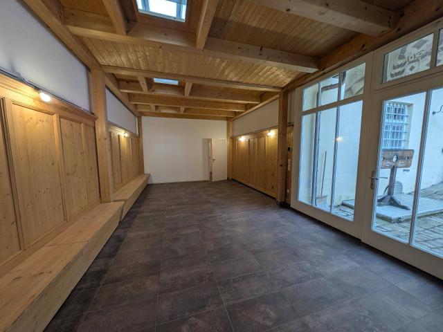 Videolink! Ehemaliges Geschäftslokal zu Loft umgebaut im alten Gefängnis Braunau
