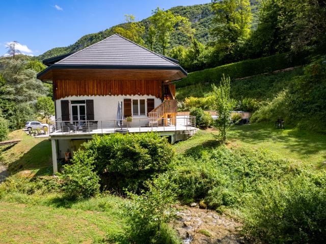 Vieugy Maison de charme rénovée 167 m2 avec piscine