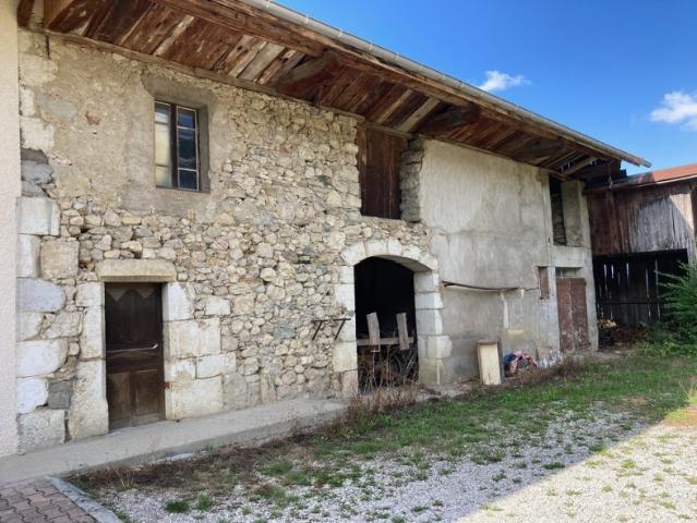 Vieux Vieugy: maison de village à aménager intérieurement