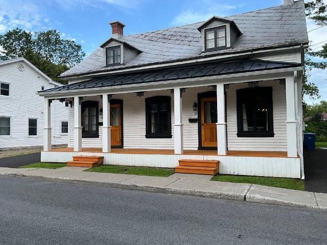 Vieux Chambly ♥️ Logement à louer 4 1/2 tout rénové ♥️