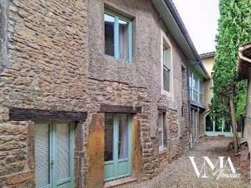 Vieux Collonges Maison en pierres dorées avec piscine et jardin au calme