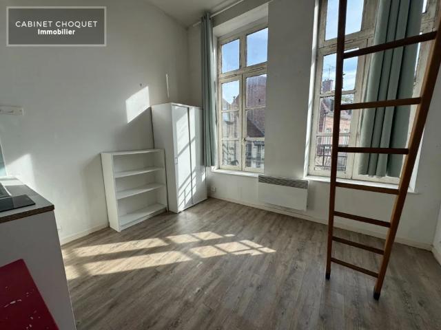 VIEUX LILLE STUDIO MEZZANINE A LOUER 474 € 2 charges comprises par mois 16.5 m