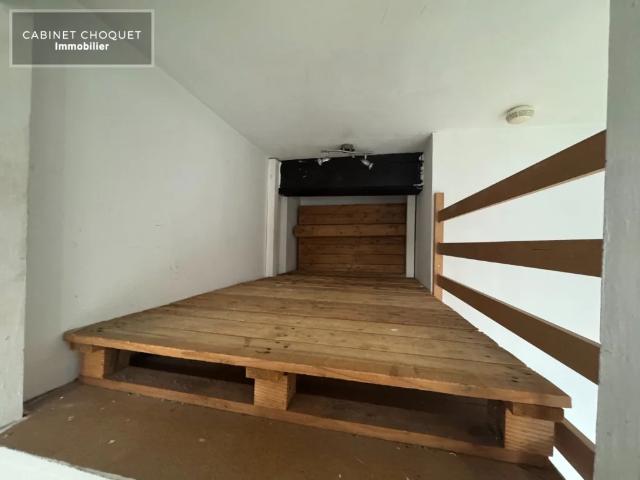 VIEUX LILLE STUDIO MEZZANINE A LOUER 474 € 2 charges comprises par mois 16.5 m