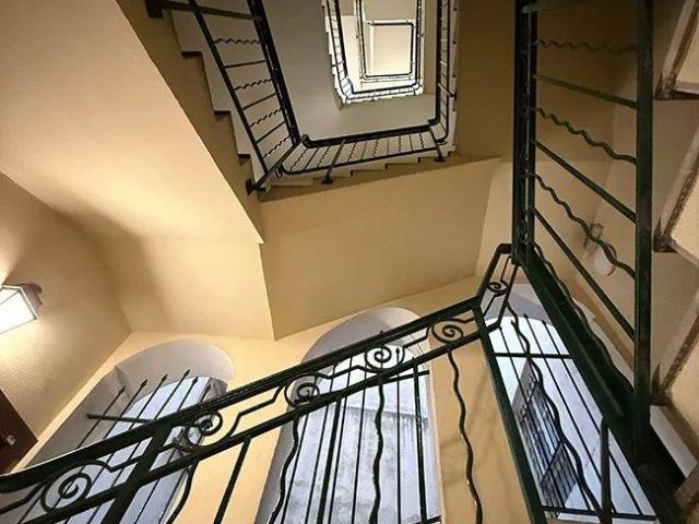Vieux Nice Place Rossetti 2 pièces 38m² Dernier étage. 37m² Nice